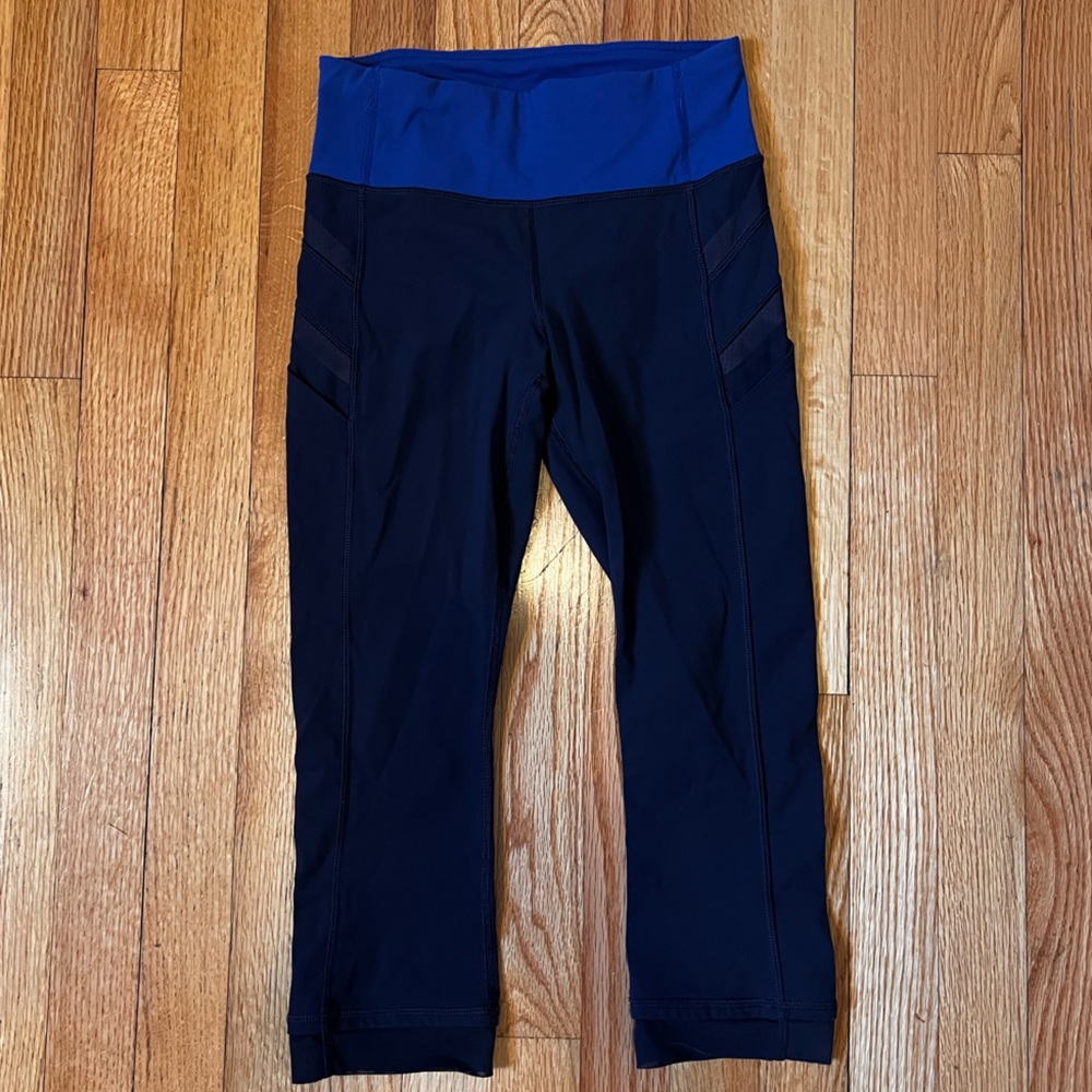Lululemon women’s cropped leggings navy and blue size 2 with side pockets